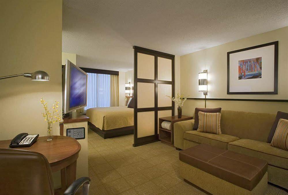 Hyatt Place Albuquerque Uptown Exterior photo
